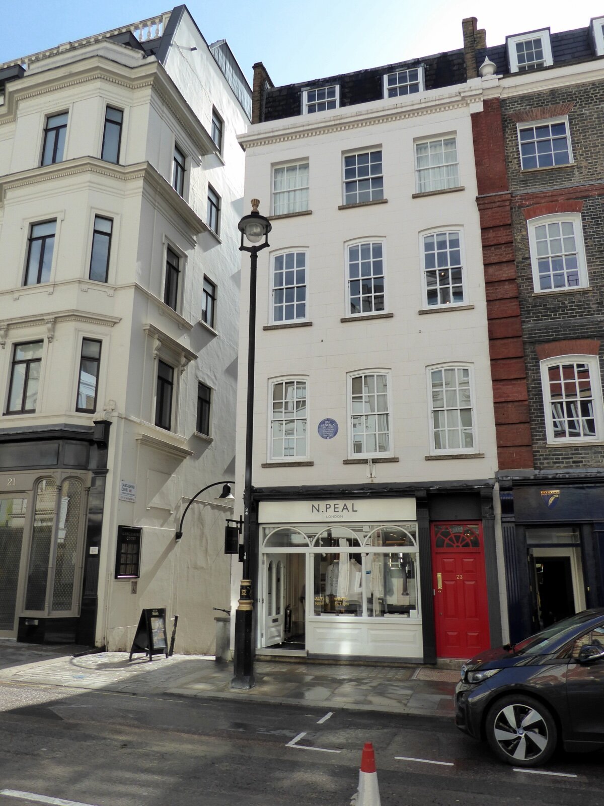 The front of 23 Brook Street in Mayfair with the blue plaque to Jimi Hendrix above the shopfront